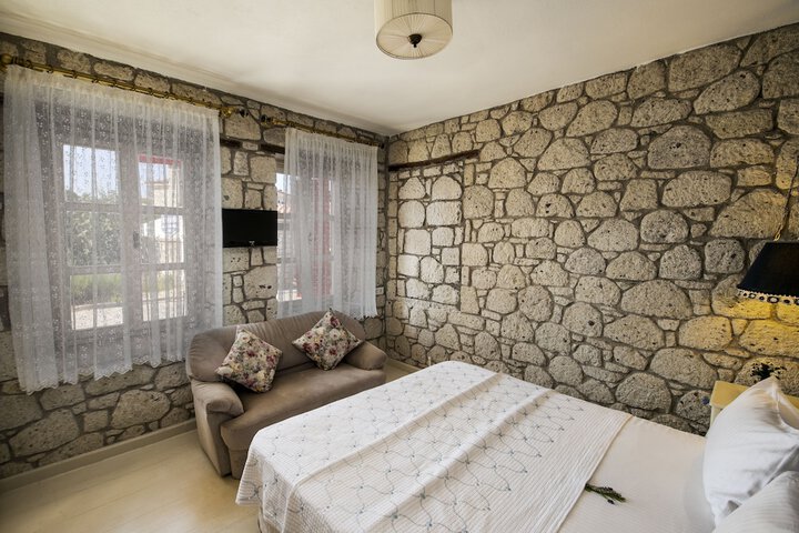 Room 16 of 38