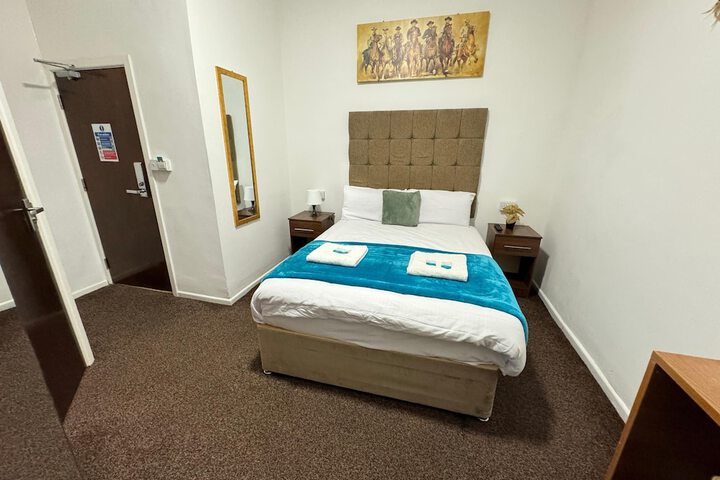 Room 9 of 25