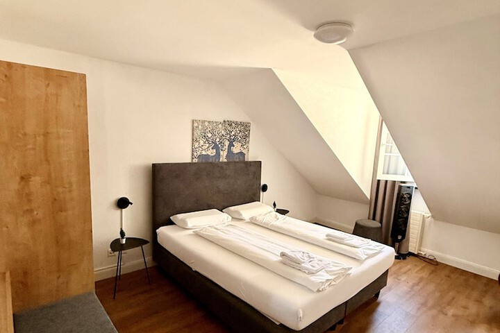 Room 2 of 16
