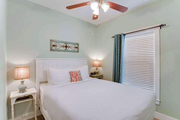 1 King Bed (12 of 31)