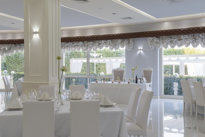 Ballroom/Hall 64 of 90