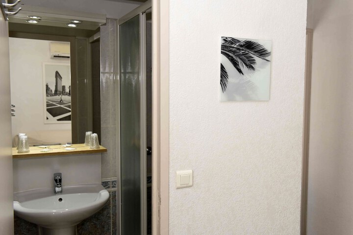 Room 101 of 113