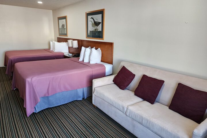 Deluxe 2 Queen Beds (6 of 16)