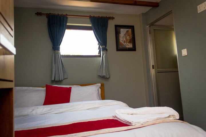 Room 10 of 32