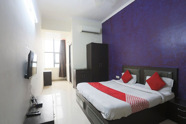 Room 17 of 27