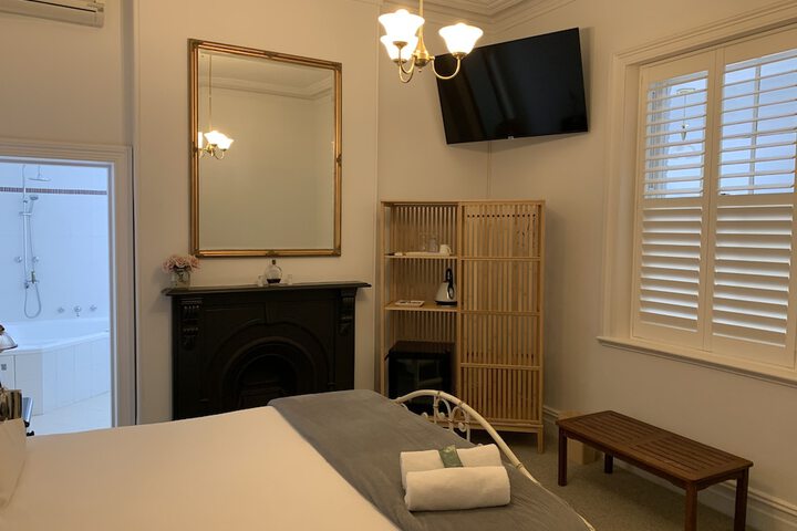 Room 2 of 33
