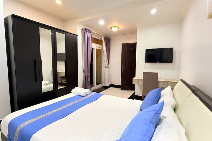 Room 6 of 24