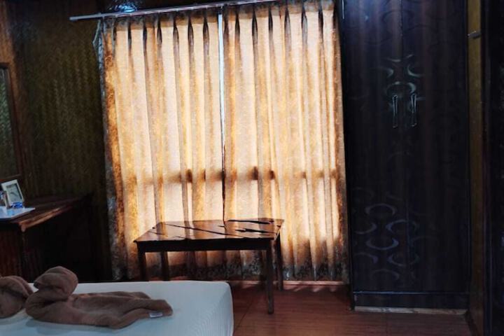 Room 3 of 8