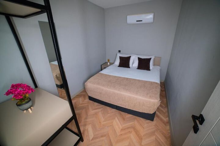 Room 6 of 43