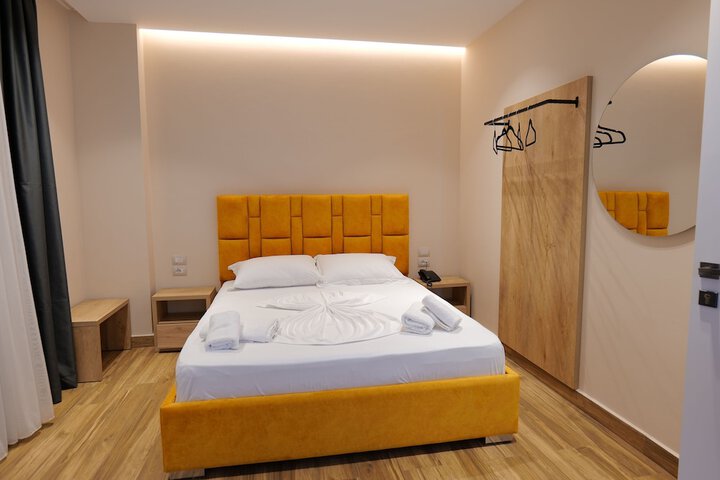 Room 34 of 107