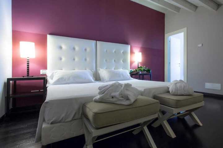 Room 25 of 93