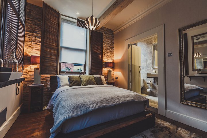 Room 4 of 42