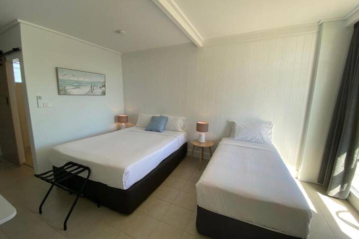 Room 16 of 38
