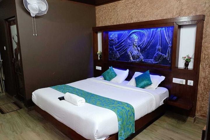 Room 8 of 19