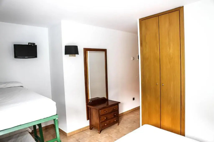 Room 9 of 11