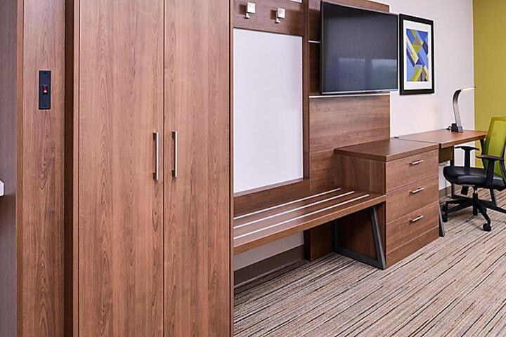 2 Queen Beds (11 of 12)