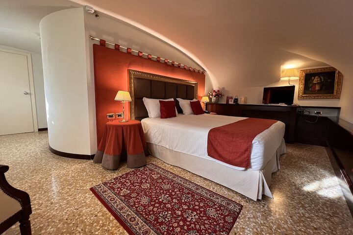 Room 74 of 290
