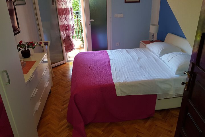 Room 11 of 49