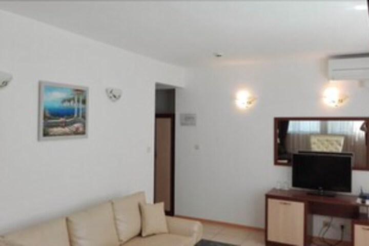 Room 16 of 34