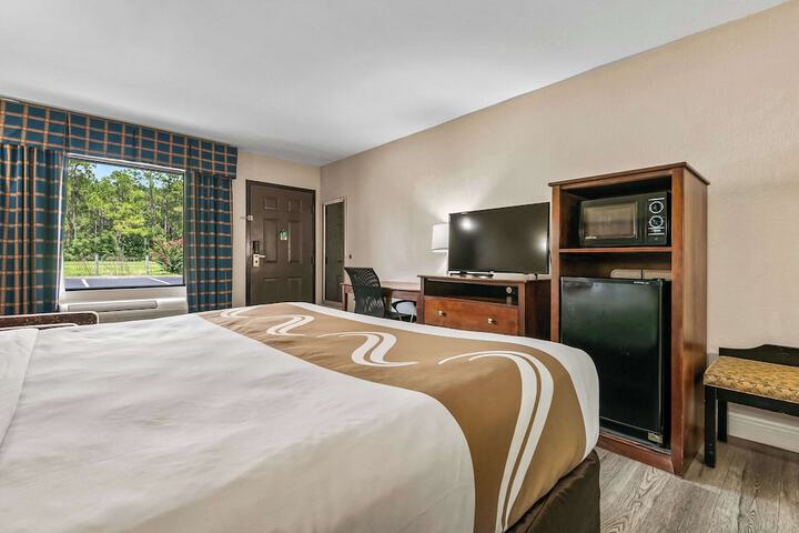1 King Bed (5 of 33)