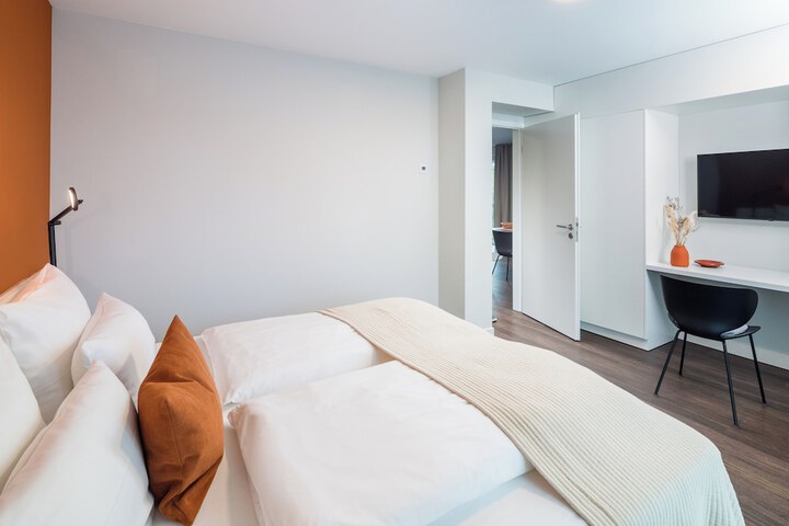 Room 4 of 44