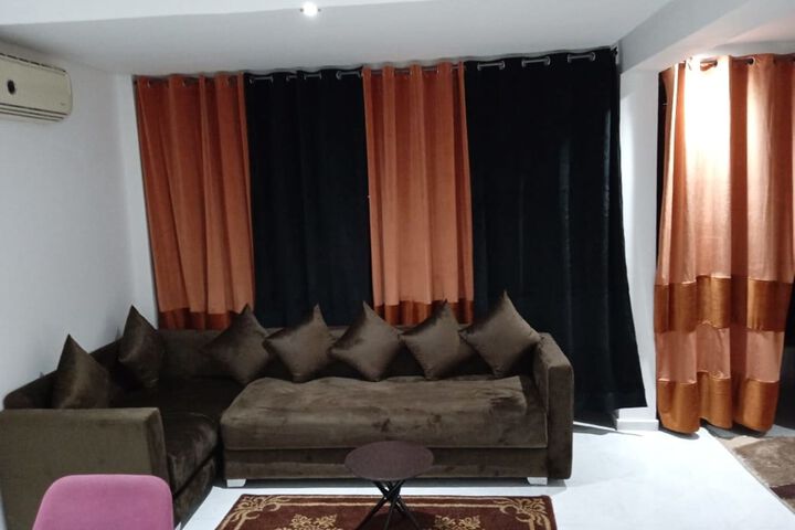 Room 6 of 9