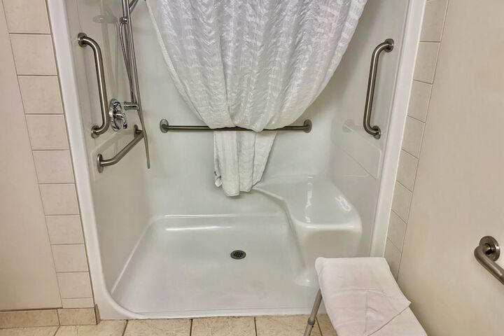 Room 9 of 25