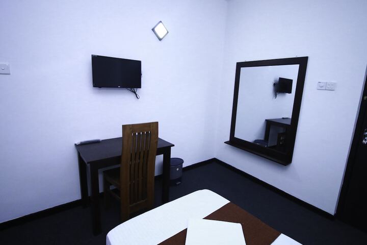 Room 10 of 34
