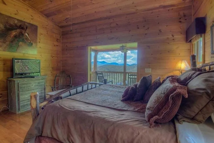 Room 2 of 17