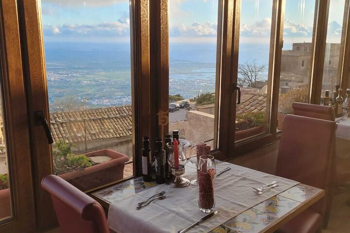 Dining 40 of 67