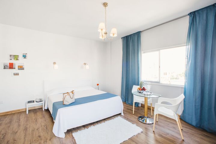 Room 2 of 37