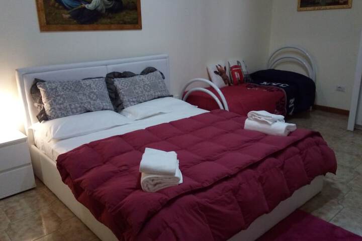 Room 4 of 8