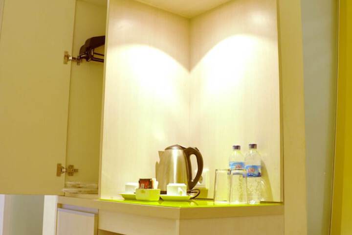 Mini-refrigerator