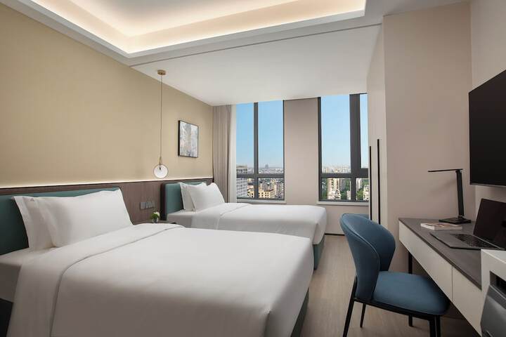 Room 3 of 16