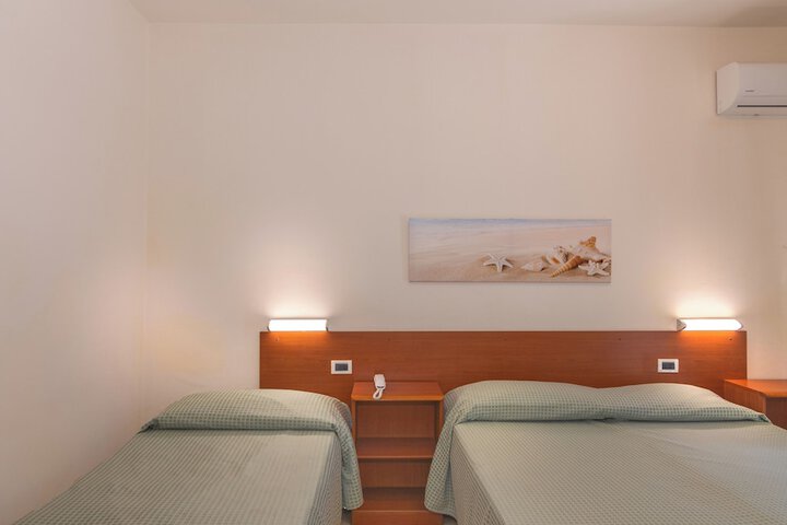 Room 40 of 119