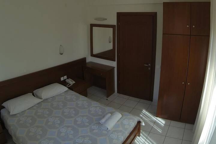 Room 7 of 33