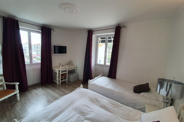Room 4 of 24