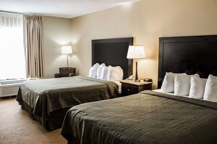 1 Queen Bed (11 of 15)