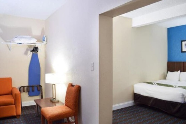 1 Queen Bed (2 of 22)