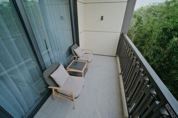 Room 10 of 27