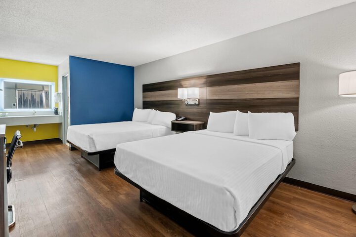 Room 5 of 40