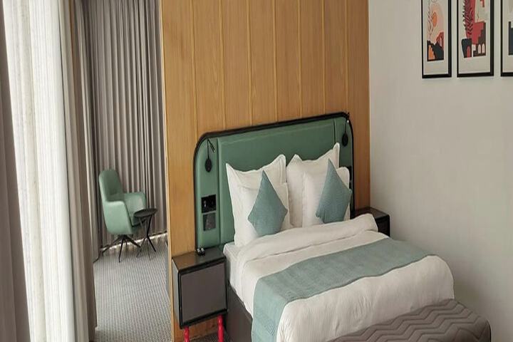 Room 10 of 47