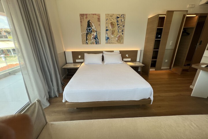 Room 5 of 62