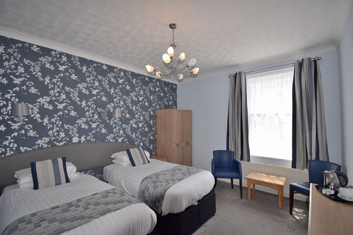 Room 4 of 32