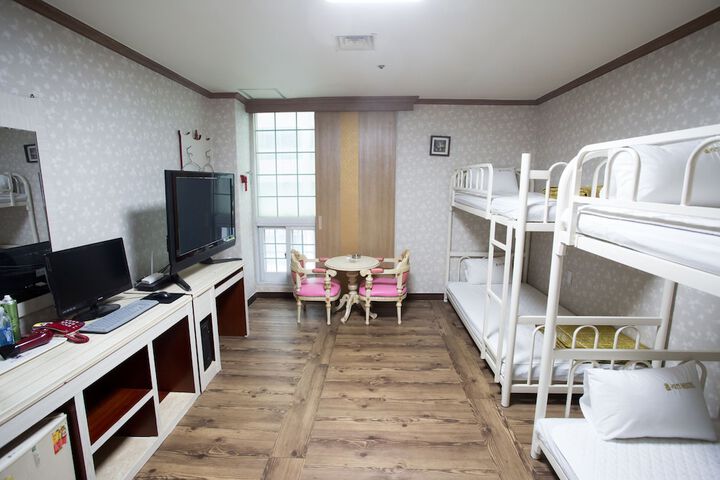 Room 12 of 38
