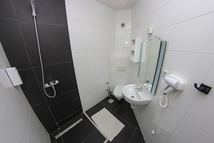 Room 68 of 73