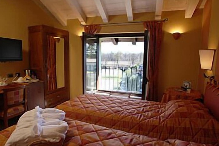Room 14 of 35