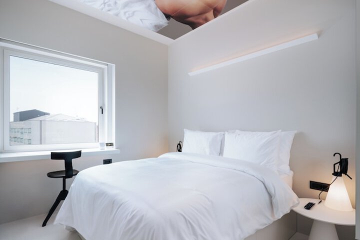 Room 8 of 42