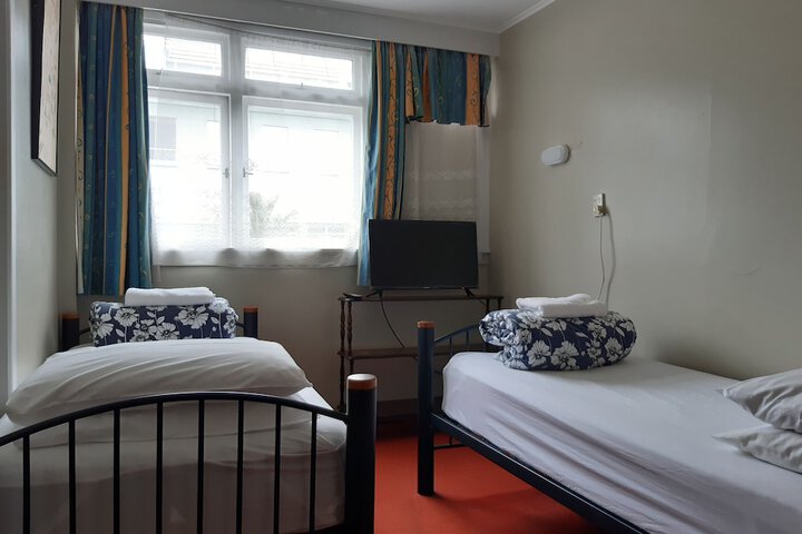 Room 8 of 76
