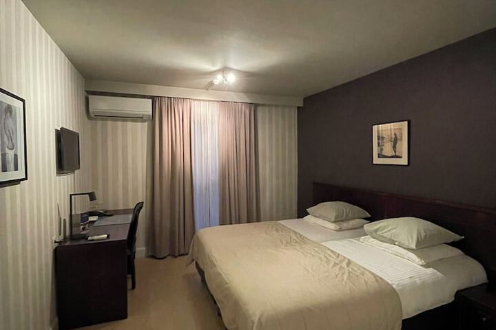 Room 3 of 16